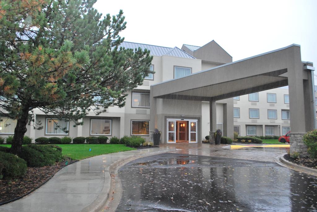 BEST WESTERN PLUS Glenview-Chicagoland Inn and Suites