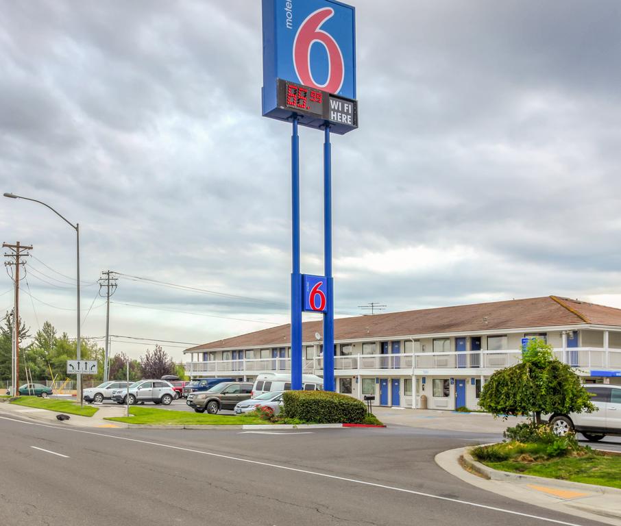 Motel 6 Medford North