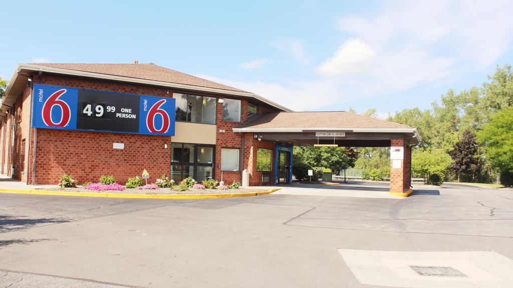 Motel 6 Rochester Airport