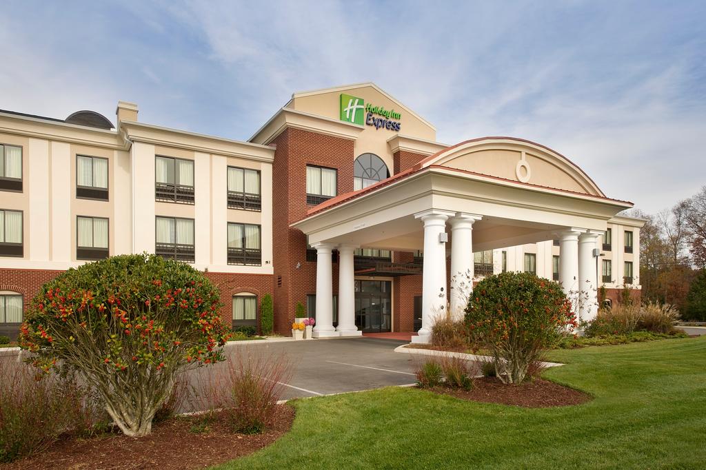 Holiday Inn Exp Stes Tullahoma