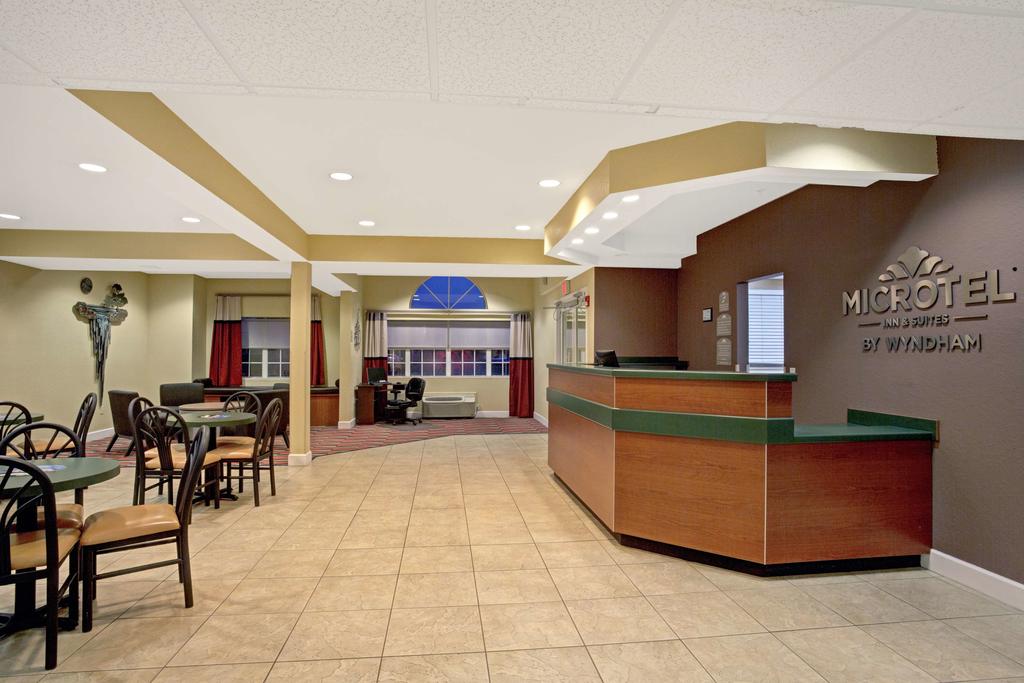 Microtel Inn and Suites by Wyndham Bushnell