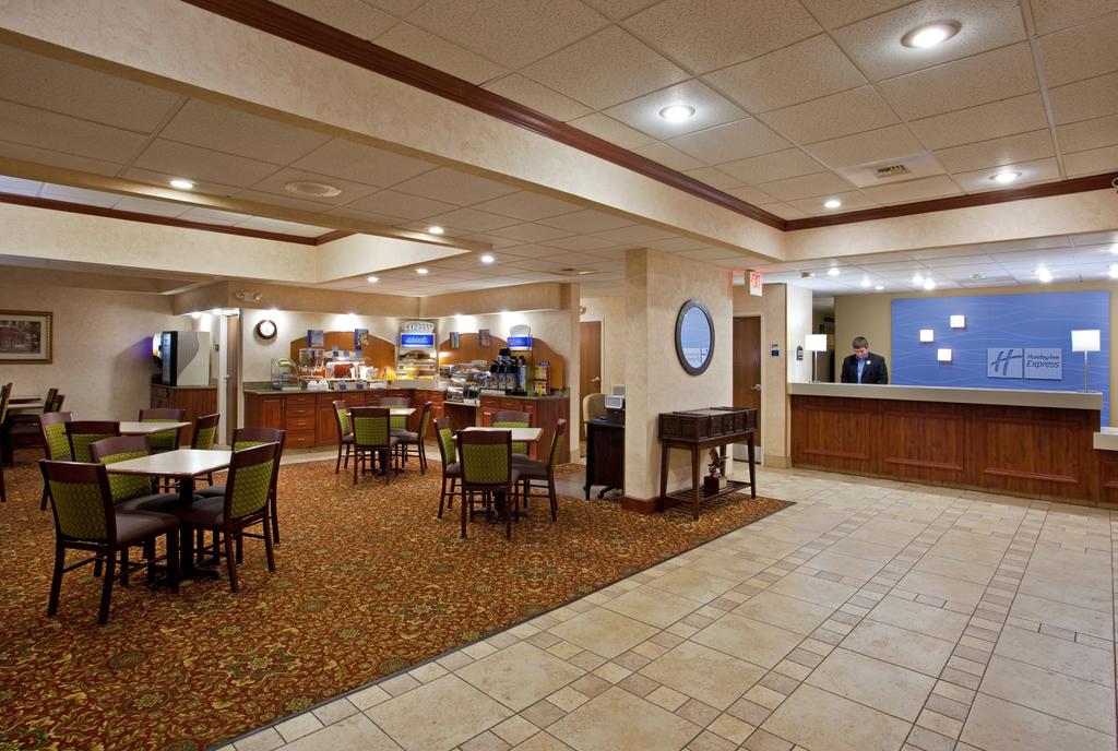 Holiday Inn Express Suites Huber Hgts