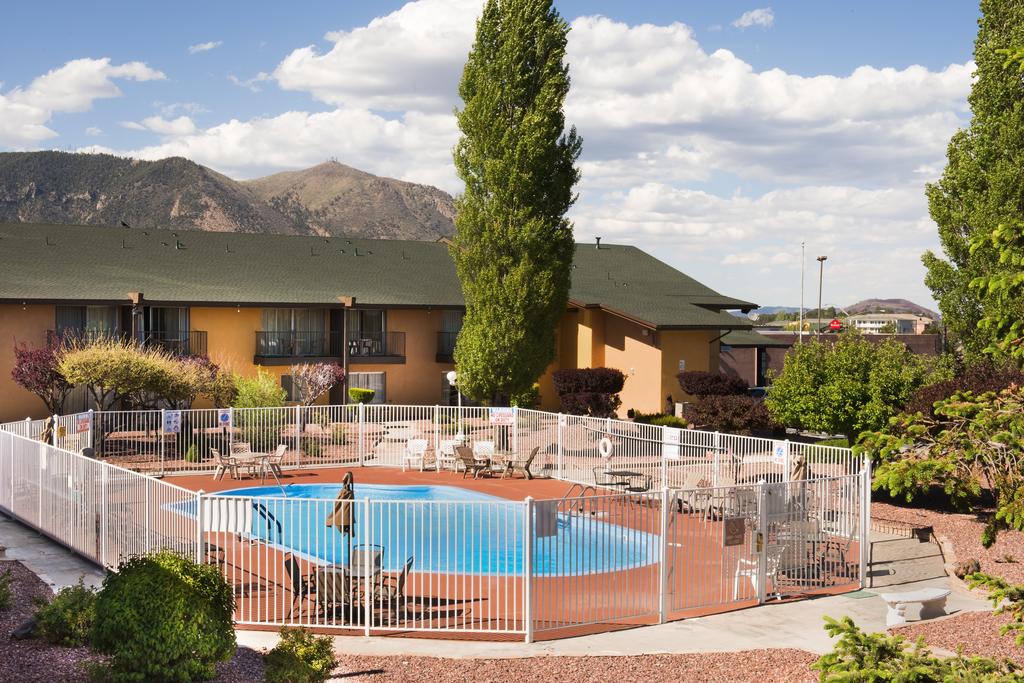 Rodeway Inn and Suites