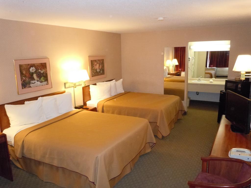 Red Roof Inn and Suites Battle Creek