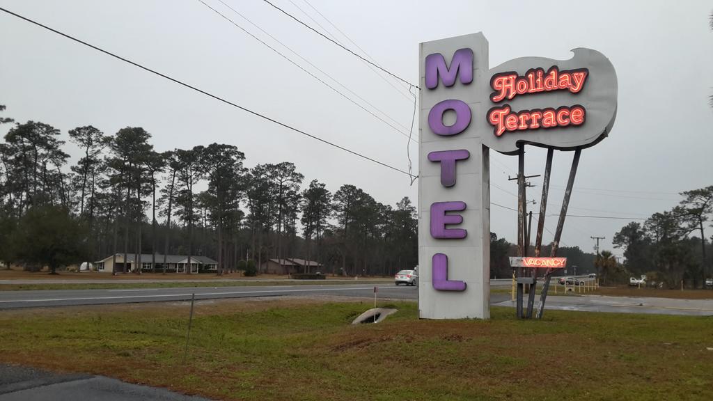 Holiday Terrace Motel