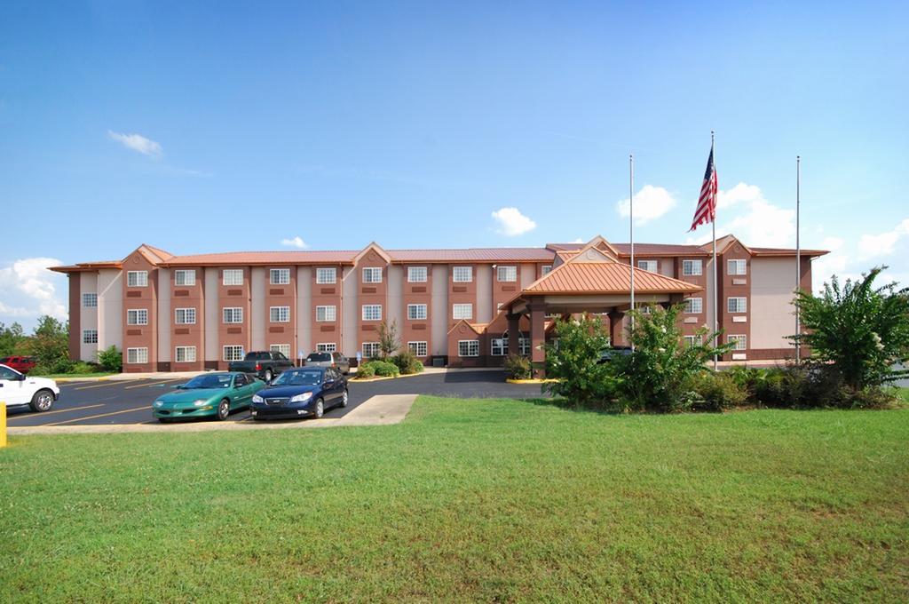 Econo Lodge Inn and Suites