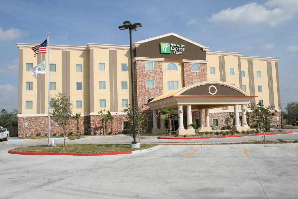 Holiday Inn Express Suites George West