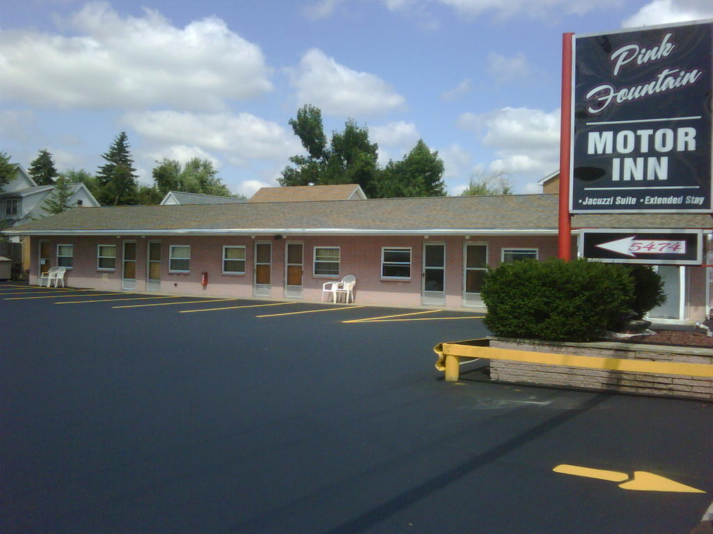 Pink Fountain Motor Inn