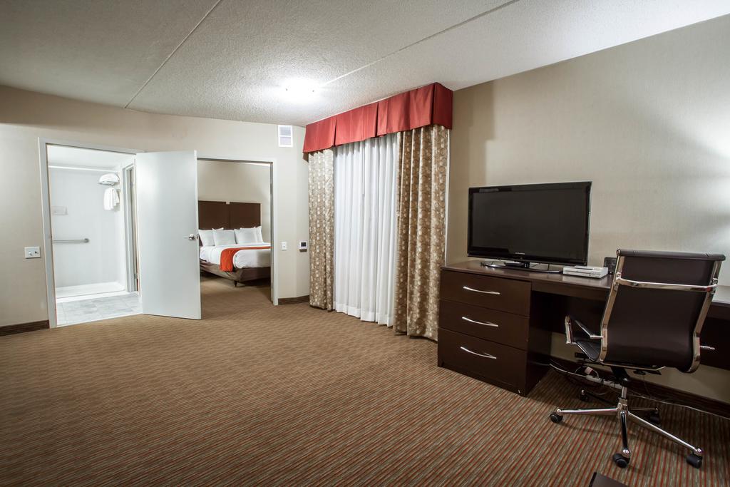 Holiday Inn Express and Suites Buffalo Downtown