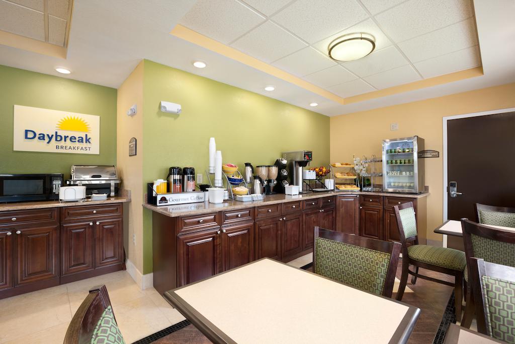 Days Inn and Suites Glenmont-Albany