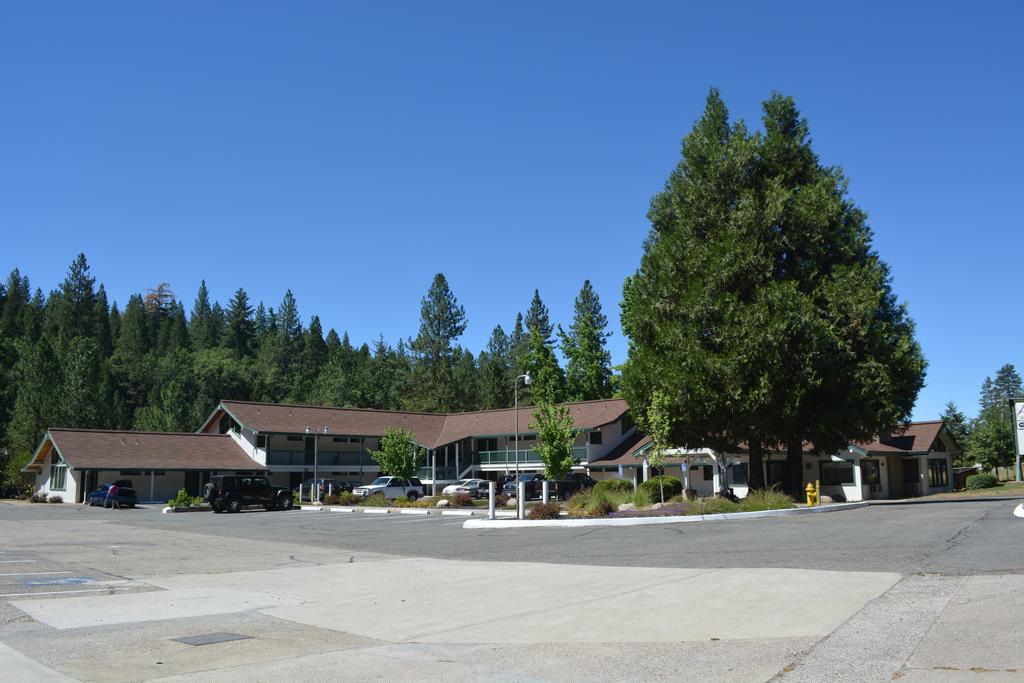 Pioneer Inn and Suites