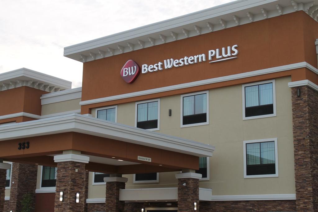 BEST WESTERN PLUS Spring Inn and Suites