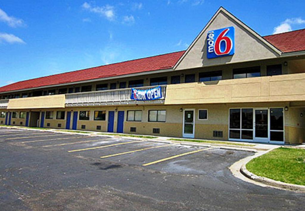 Motel 6 Overland Park