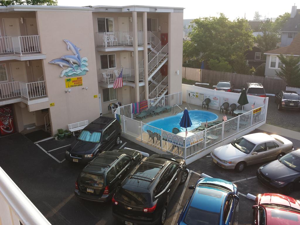 Bay Breeze Motel