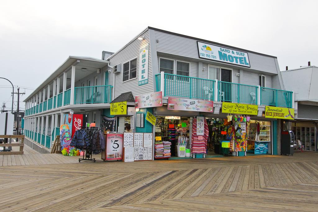 Sand and Surf Motel