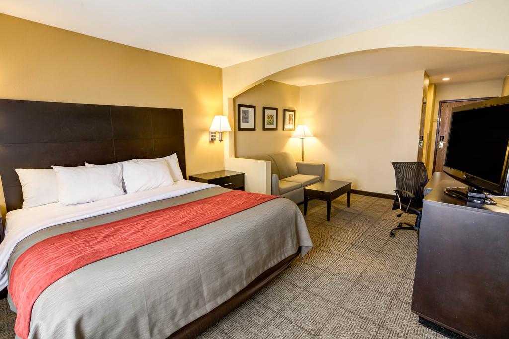 Quality Inn and Suites Lenexa Kansas City