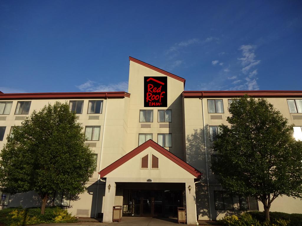 Red Roof Inn and Suites Indianapolis Airport