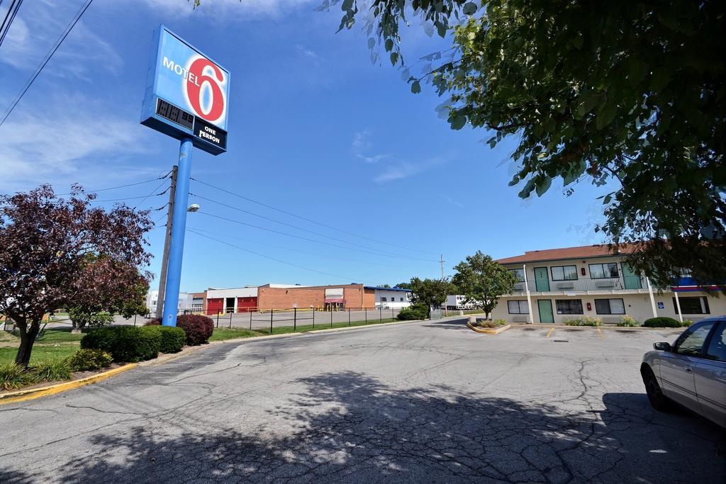 Motel 6 Indianapolis East