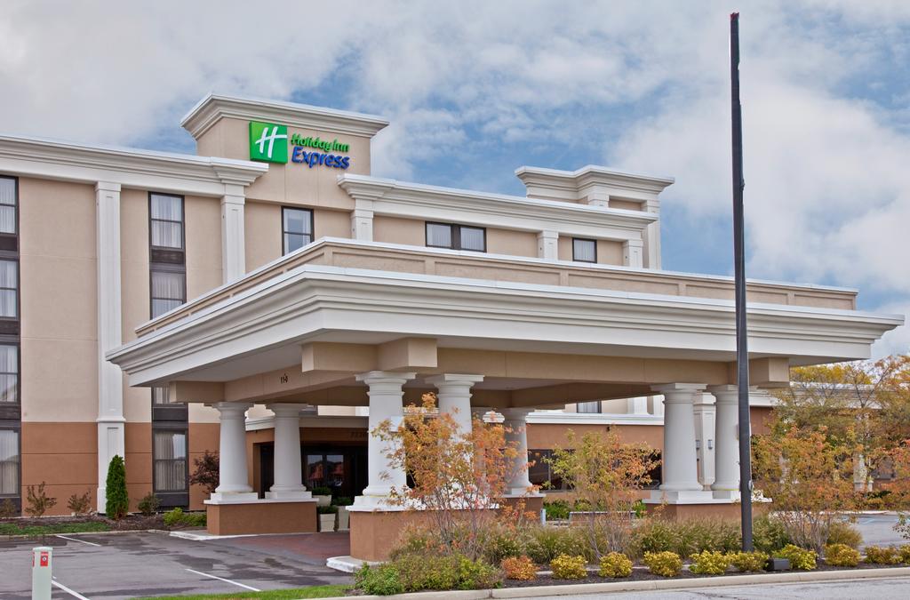 Holiday Inn Express Nw Pk 100