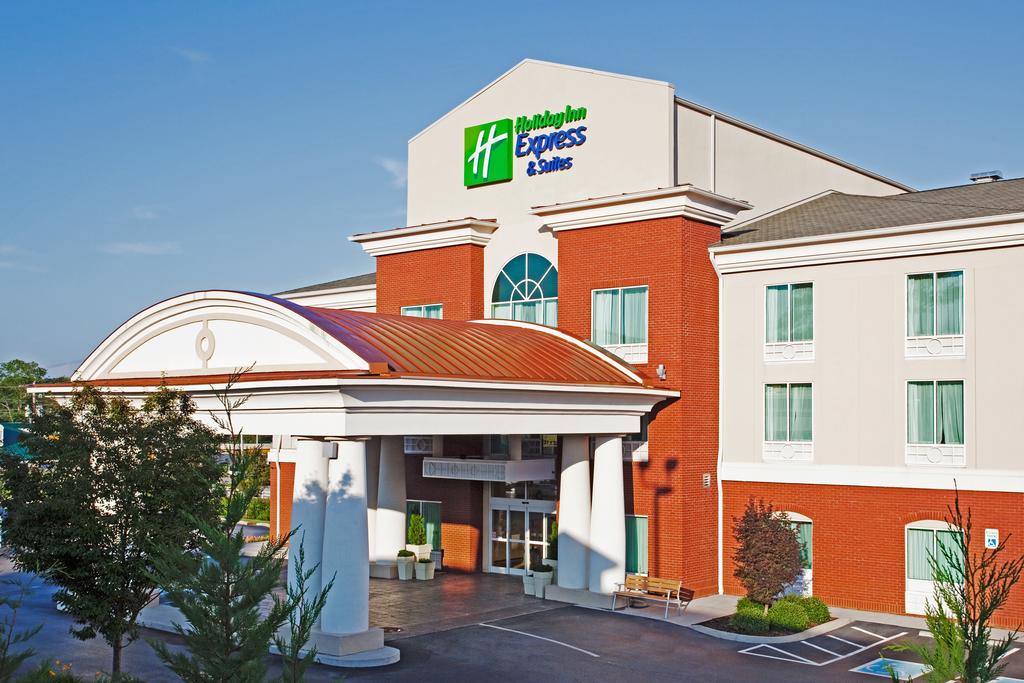 Holiday Inn Express and Suites Lenoir Cty