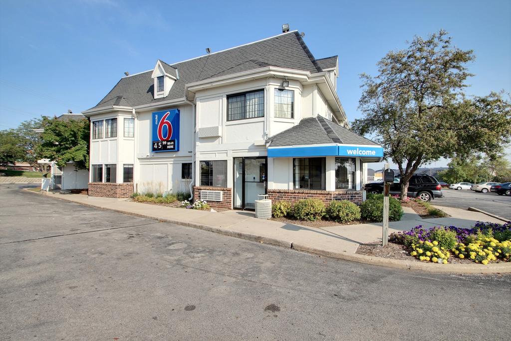 Motel 6 Milwaukee West - Brookfield