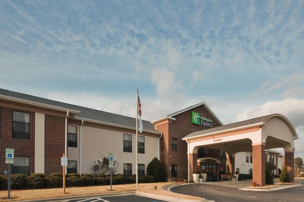 Holiday Inn Express And Suites