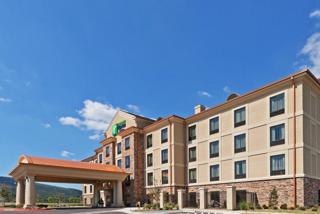 Holiday Inn Exp Stes Poteau