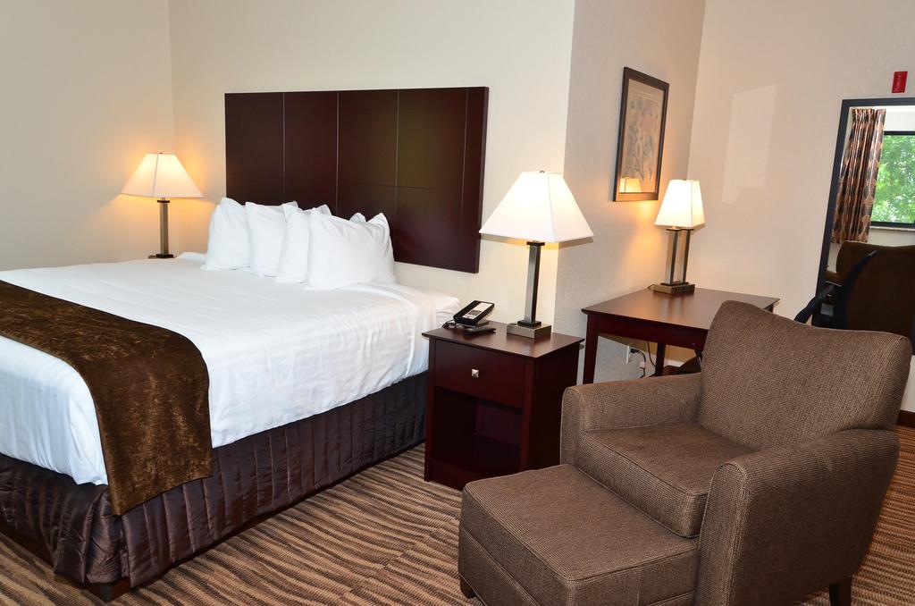 Boulders Inn and Suites Clarion