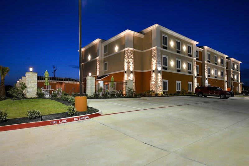 Longhorn Inn and Suites