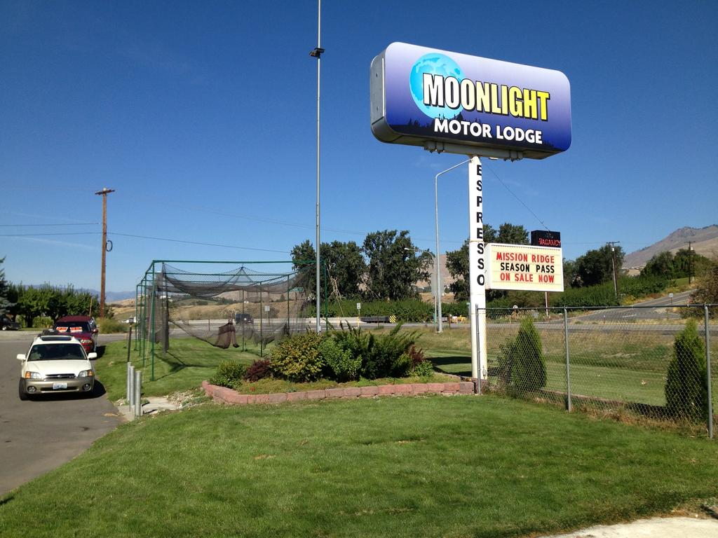 Moonlight Motor Lodge