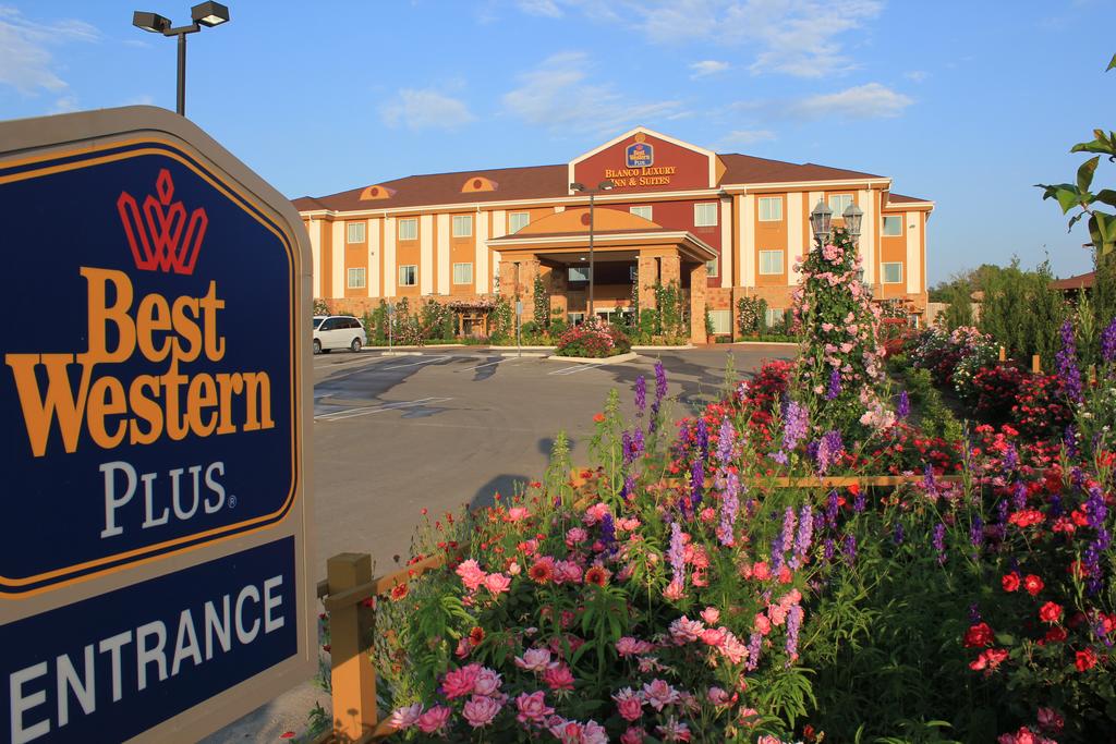 BEST WESTERN PLUS Blanco Luxury Inn and Suites