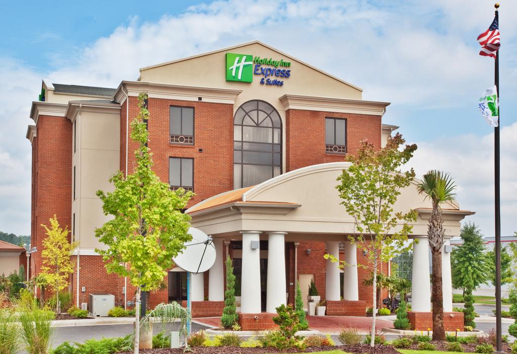 Holiday Inn Express Suites Cumming North