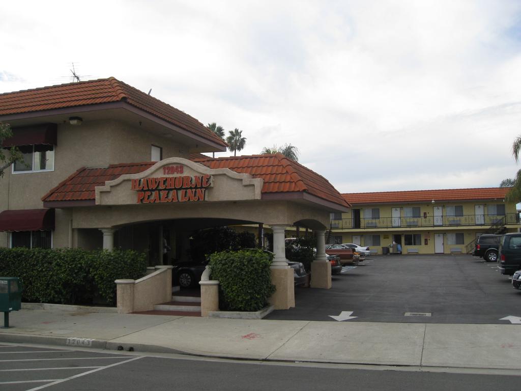 Hawthorne Plaza Inn