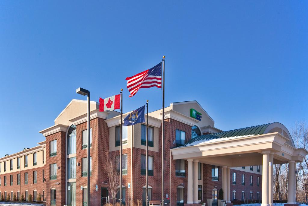 Holiday Inn Express Suites Novi