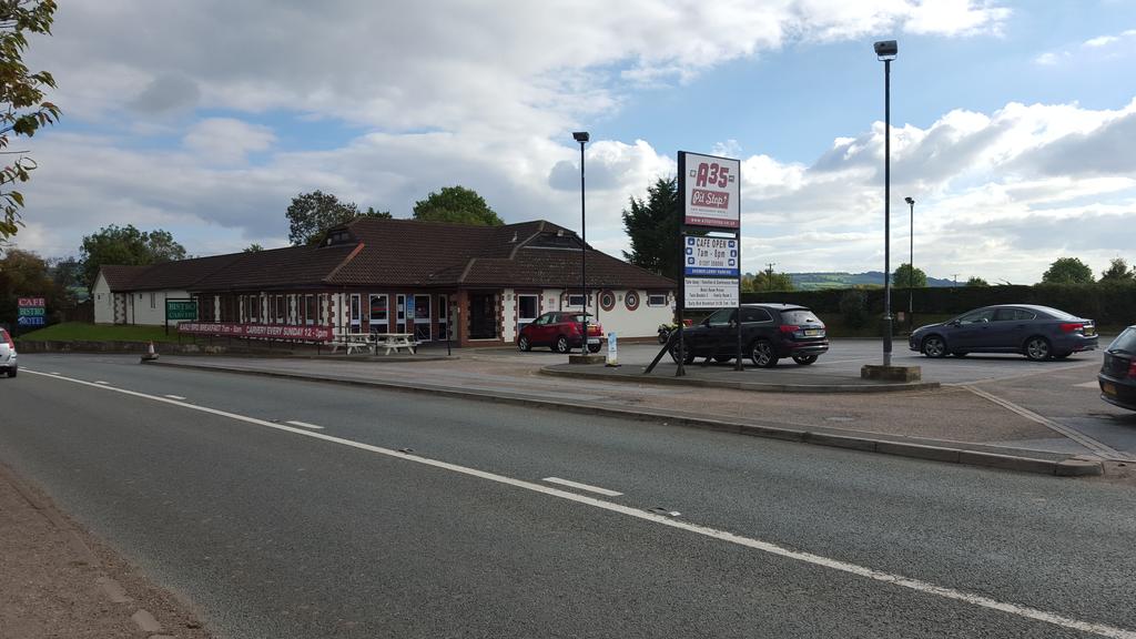 A35 Pit Stop Rooms