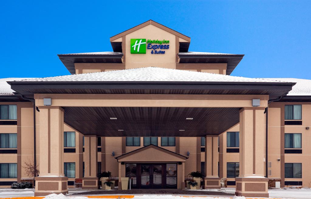 Holiday Inn Express Suites Winner