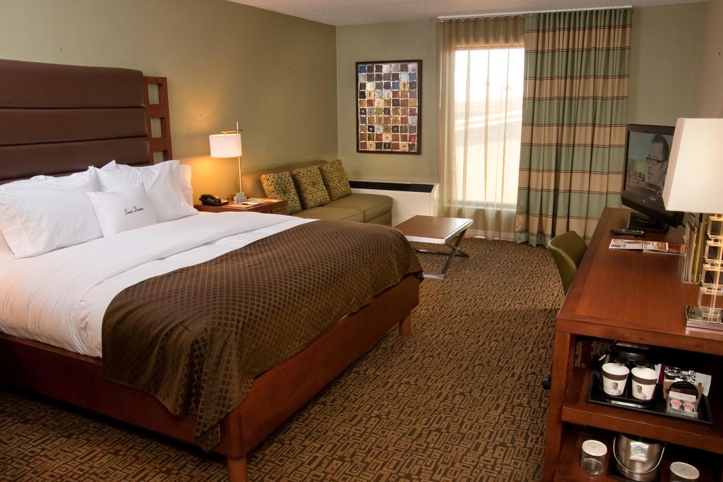 DoubleTree by Hilton Collinsville - St Louis