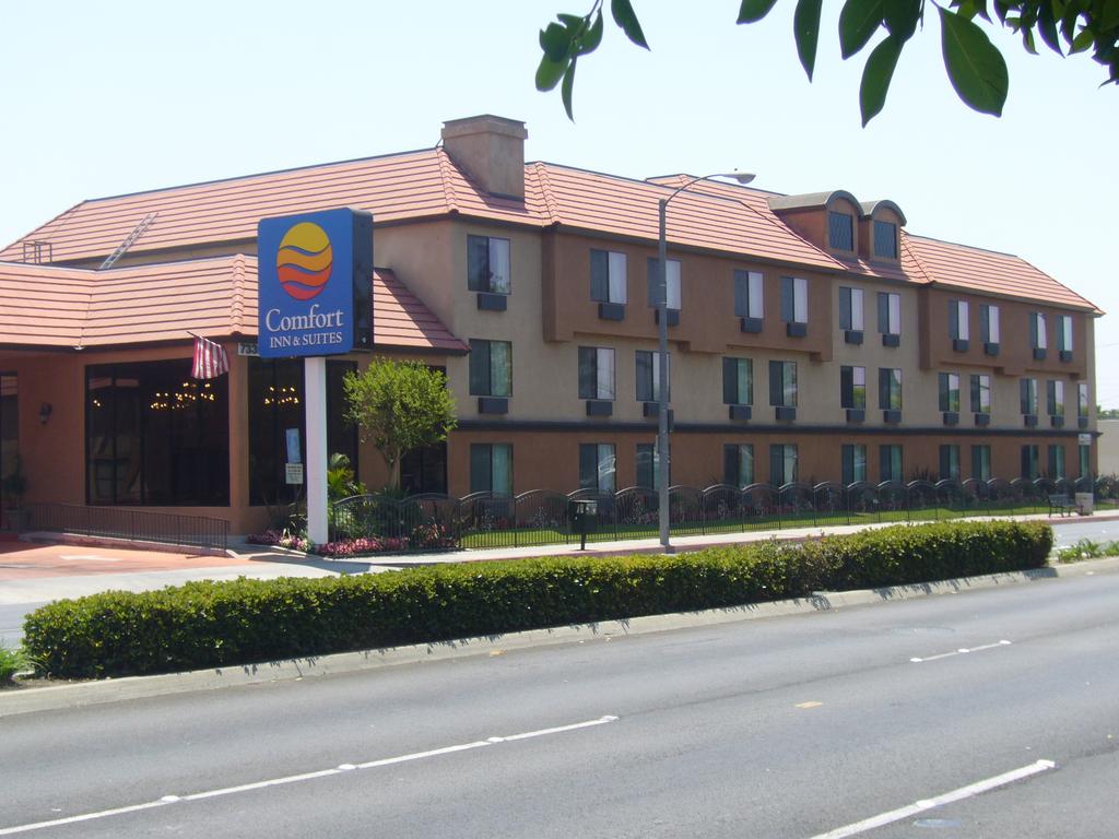 Quality Inn and Suites Bell Gardens