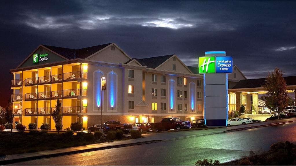 Holiday Inn Express And Suites