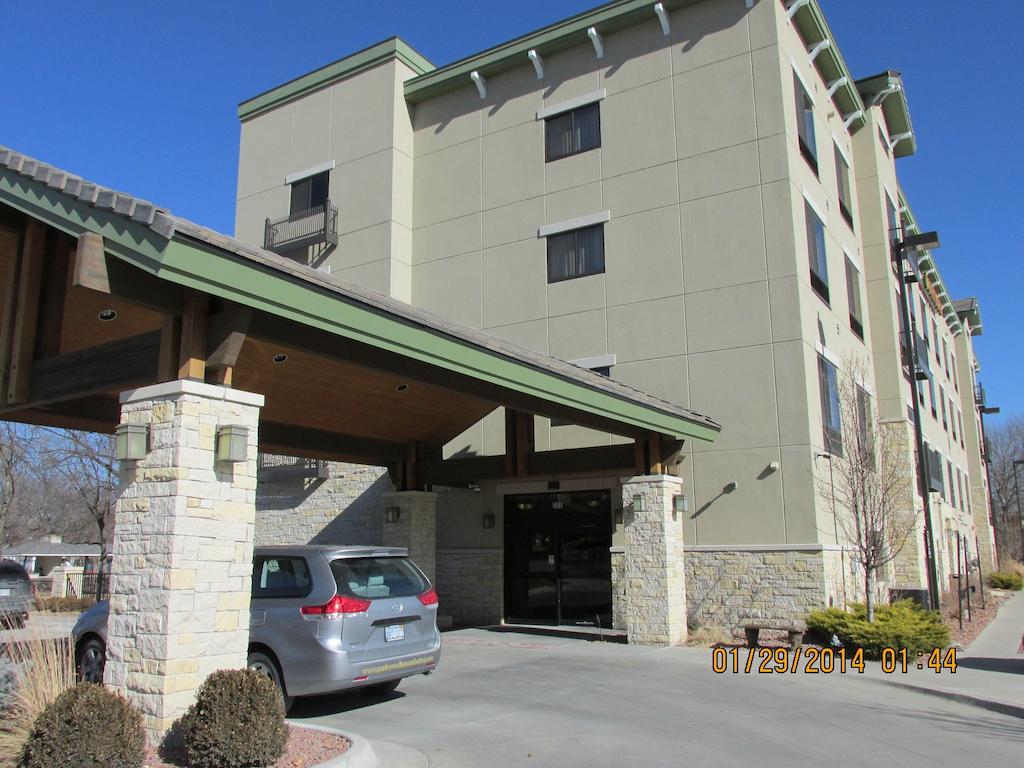 Parkwood Inn and Suites