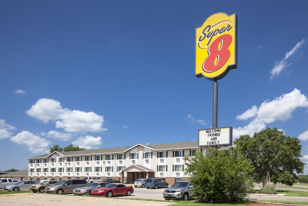 Super 8 Manhattan KS