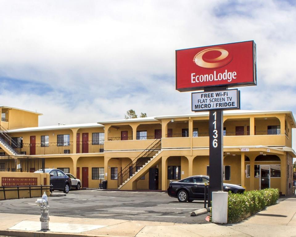 Econo Lodge University