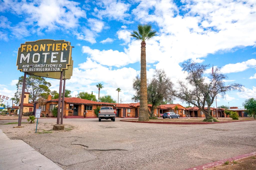 Frontier Motel