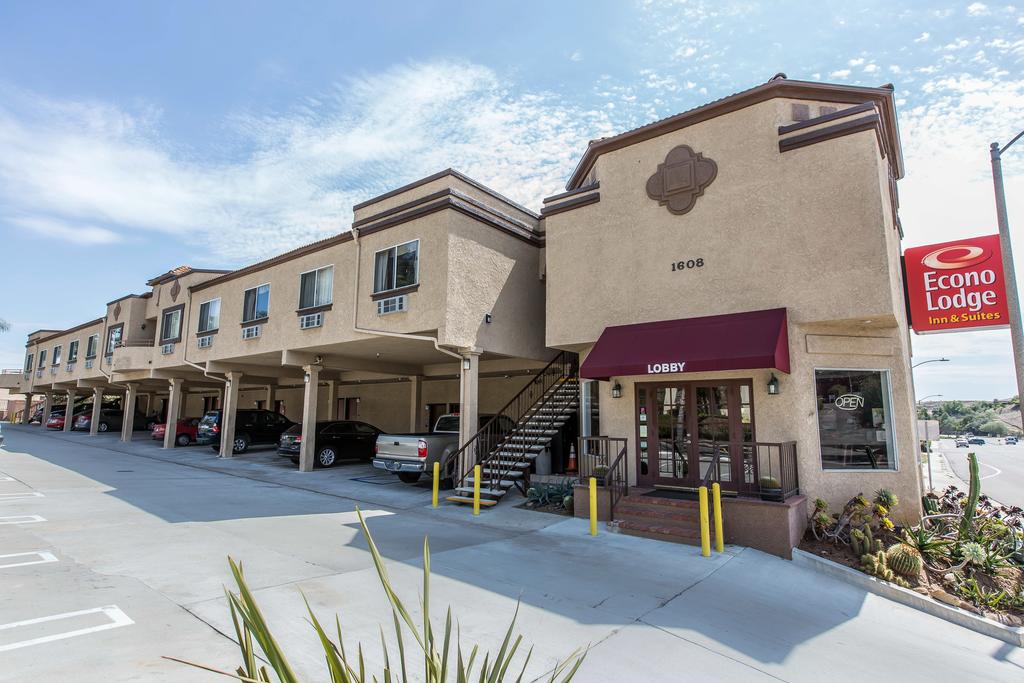 Econo Lodge Inn and Suites Fallbrook Downtown