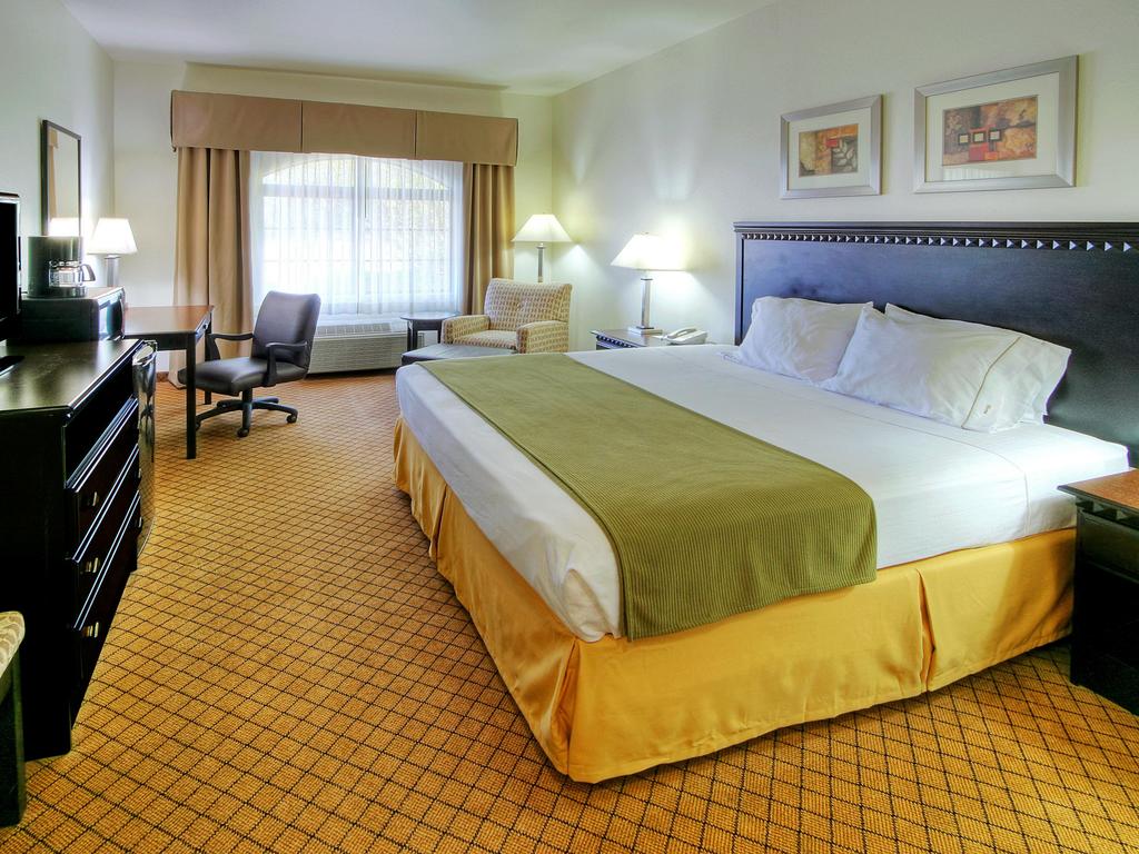 Holiday Inn Express and Suites Roswell