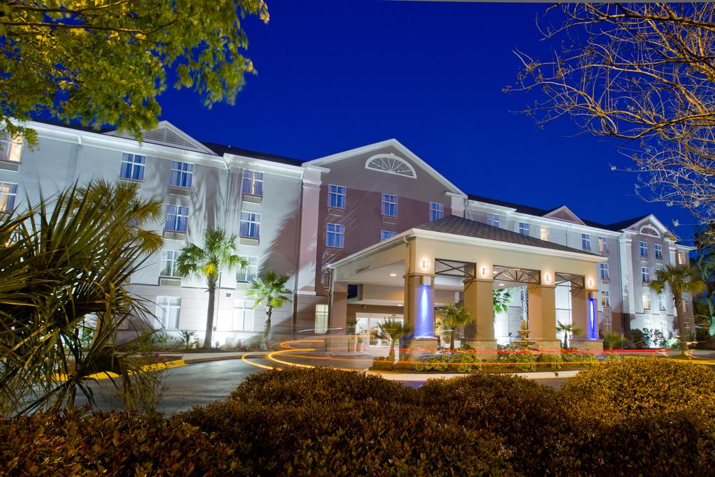 Holiday Inn Express Suites North Charleston