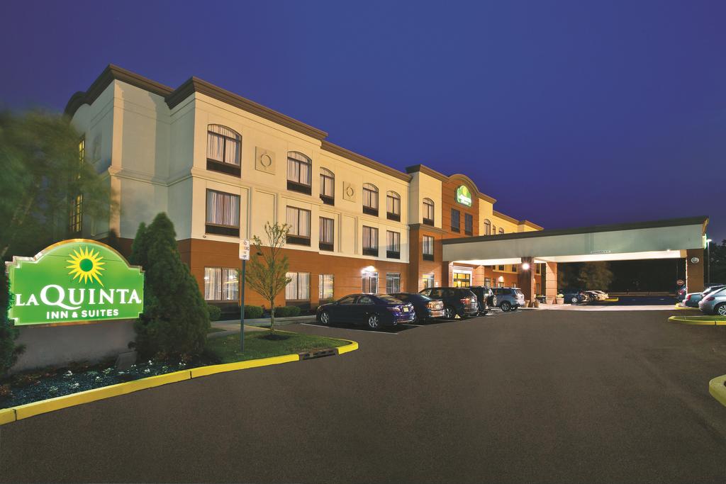 La Quinta Inn and Suites Mt Laurel - Philadelphia