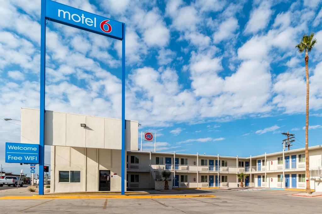 Motel 6 Blythe - South