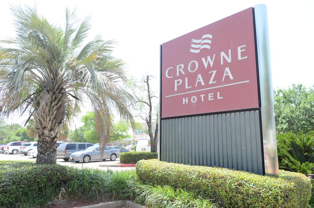 Crowne Plaza Brookhollow