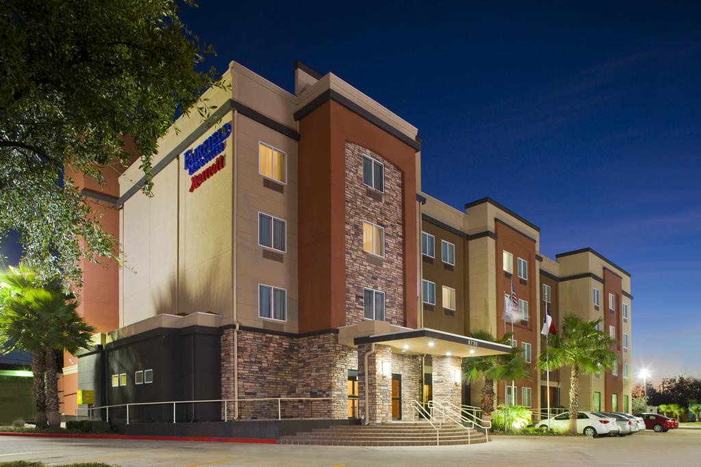 Fairfield Inn and Suites Houston Hobby Airport